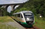 br-642-desiro-private VT05 (642 305/805) der Vogtlandbahn durchf�hrt, als VBG12955 nach Cheb, den Bedarfs-Hp Pirk. (26.05.2009) 