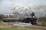 BR 65 65 1049 mit ihrem Sonderzug aus Chemnitz nach Schwarzenberg am 12.12.09.
