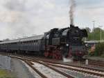 Die 65 1049 am 23.05.2010 mit einem Pendelzug in Neuenmarkt-Wirsberg. ...