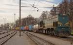 SZ 664-113 mit Containerzug ...  Franci Vuk 16.12.2011