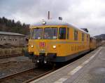 br-725-726 725 002 (hinten) und 726 002 (Gleismesszug) als NbZ95696 in Klingenthal, 18.11.09.
