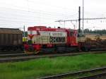 740 898-2 steht am 14.06.10 mit einem Holzzug in Cheb. ...
