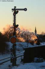 78 468 und V100 1041 der Nesa (Zugschluss) mit dem ...