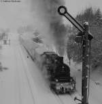 BR 78 78 468 und V100 1041 (Zugschluss) mit dem DPE 91729 (Horb-Hinterzarten) in D�ggingen 31.1.10