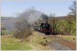 BR 78 Den zweiten und letzten Sonderzug am 6.4.2010 von Gerolstein nach Ulmen bespannte dann statt 52 8134, wie schon erw�hnt, 78 468. Am Foto nimmt sie gerade die letzte Steigung vor Ulmen.  Das war auch mein letztes Bild dieser Veranstaltung (nicht meiner Fotos die hier noch kommen) Im Anschluss fuhr ich in mein Quartier, ging noch z�nftig essen, und dann ins Bett. Um Mitternacht machte ich mich dann auf meine rund 900 Kilometer lange Heimreise.