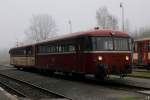 Am neblig-tr�ben 17.11.2010 hat der SBE-Zug aus VT 51 und ...