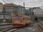 br-810 Der 810 386 am 03.04.2010 bei der Ausfahrt aus Praha Hbf. 