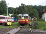 br-820 820 056-0 und Beiwagens von die Triebwagens der ČSD-Baureihe M 240.0 (820) bei dem Drehscheibe in Tanvald am 12-7-2009.