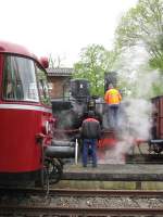 Bahnhofsfest in Wittenburg; Dampflokomotive BR 91 134 -DR- beim Wasser ...