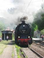 BR 95 027 im Bahnhof Blankenburg (Harz) kurz vor Abfahrt ...