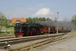 99 7232-4 f�hrt am Abend des 07.06.10 in den Bahnhof ...