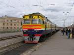 BR DR1A Drie verschiedene Farben der BR DR1A. W�hl die sch�nste! DR1A-1853/DR1A-1851 mit Regionalzug 804RJ Riga Pasazieru-Daugavpils auf Bahnhof Riga Pasazieru am 1-5-2010.