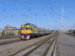 BR DR1A DR1A-198.3/DR1A-400.7 mit Regionalzug 645KH Cesis-Riga Pasazieru auf Bahnhof Riga Pasazieru am 2-5-2010.