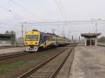 ER2-989-01 auf Bahnhof Riga Pasazieru am 30-4-2010.  ...