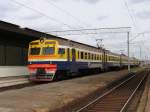 ER2-1307-01/ER2-1307-09 mit Regionalzug 6515 Riga Pasazieru-Tukums 2 auf Bahnhof Riga ...
