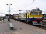BR ER 2T ER2M-60501/ER2M-60509 mit Regionalzug 6727 Riga Pasazieru-Jelgava auf Bahnhof Riga Pasazieru am 1-5-2010.