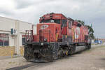 Die Diesellok EMD SD40-2 9510 (umbaute und umspurte für Meterspur) im RUMO Betriebswerk Curitiba am 23.