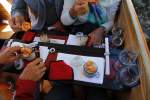 Nun gibts Crevettenspiessli gebraten an Orangensauce mit rassigem Spinat und ...