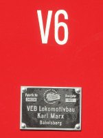 Fabrikschild der V6 der Br�ltalbahn.   ...