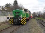 Diesellok D1 der Brohltalbahn f�hrt in den Bahnhof Oberzissen ein. ...