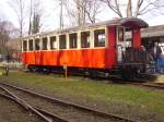 Ein Personenwagen steht f�r die Lok Franzburg in Brohl bereit ...