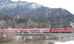 Eine unerkannt gebliebene 111er zieht am 13.3.2010 ihre RB 30371 ...
