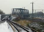 Eisenbahnatmosph�re ohne Z�ge: �berf�hrungsbauwerk ...  ukamp 31.01.2012