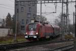 buchs-sg Es ist soweit..
2 Tage vor Fpw-Wechsel bespannte eine doppelte Railjet-Garnitur die Leistung des OEC 160 Wien Westbhf nach Z�rich HB.
Angef�hrt von der Garnitur um 1116 209 und dahinter der Garnitur um 1116 203 erreichte OEC 160 fast planm�ssig den Grenzbahnhof Buchs SG.
11.12.09