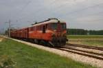 Der  Kutter  06080 ist mit einem kurzen Gterzug, aus Septemvri kommend,
bei Karshevo auf dem Weg nach Dimitrovgrad am 8.5.2013.