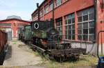 Rodophenbahn am 8.5.2013
Drei Dampfloks standen bei meinem Besuch im Depot Septemvri im Freigelnde
vor dem Lokschuppen. Alle waren in einem bedauernswerten Zustand. Vorne 
steht auf einem Flachwagen Lok 407. Dabei drfte es sich um eine ehemalige
Heeresfeldbahn Maschine handeln.