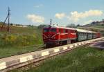 Mit ihrem Zug von Septemvri nach Dobronischte hat 75 004-2 am 09.06.2003 den 1.267 m hoch gelegenen Bahnhof Awramovo erreicht, nicht nur die höchste Bahnstation der Rhodopenbahn, sondern auch auf