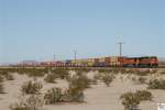 Westw�rts fahrender Intermodal Zug der BNSF, aufgenommen am 25. September ...