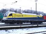Eingeschneit steht am 10.02.2010 der Taurus 1216 931 von CargoServ ...