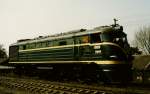 DF3 0190 setzt sich am 29. Oktober 1984 in Harbin vor einen Personenzug.