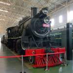 Class Jiefang No. 3673, 3.7.14

Diese Mikado-Lokomotive wurde in Japan 1940 hergestellt, ist 85 km/h schnell, und hat eine Zugkraft von 21,4t. Diese mittelgroße Güterzuglok war überall in China anzutreffen. Sie kam 1985 ins Beijing Railway Museum
