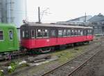 choshi-bahn Triebwagen 701 und 702: Urspr�nglich 1928 als G�tertriebwagen f�r die �mi-Bahn (�stlich von Kyoto) gebaut; 1941 zu Personentriebwagen umgebaut; 1978 von der Ch�shi-Bahn �bernommen; eigentlich im Herbst 2009 ausgemustert. 701 (hier in Nakanoch�) steht als Notreserve noch zur Verf�gung. 1.Juli 2010. 