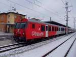 city-shuttle 8073 076-6 steht als REX1793 Abfahrtbereit auf Bahnsteig3 am umgebauten Bahnhof Neumarkt/Kallham;100104