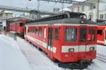 CJ 1000 mm Am 16. Februar 2010 traf ich in Tramelan den ABe 4/4 I 603, der den auf den Ua 251 und Ua 252 verladenen BDe 576 594-6 der SZU (welcher als Ersatzteilspender f�r die CJ-Normalspurfahrzeuge �bernommen wurde), im Bahnhof verschiebt. So wie der BDe 576 aussah, wurden schon ganz fleissig Teile entnommen.
Bemerkehnswert ist, dass der fahrt�chtige Triebwagen ganze 15 Jahre �lter ist.