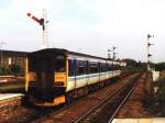150 258 mit Zug Dunblane-Glasgow auf Bahnhof Stirling am 03-08-1999. ...
