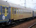 Neben den blauen Personenwaggons ...  Volker St�ckmann 12.01.2012