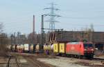 145 008-9 kommt am 07.04.10 mit einem Containerzug aus dem ...