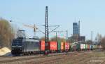 185 551-9 vermutlich angemietet von der OHE zieht einen Containerzug ...