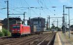 containerzuge 185 327-1 hat am 20.07.10 einen Containerzug am Haken und durchf�hrt hier gerade Neum�nster auf dem Weg �ber Padborg Richtung D�nemark.