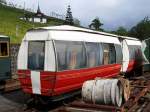 Die von Franz Ulrich selbst gebauten  Reisezugwagen  im Bahnhof Pequea Helvecia. Hinten links sichtbar die auch nach Schweizer Vorbild gebaute Kapelle, 05. Mrz 2006.