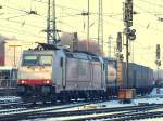 Crossrail 185 578-2 von Crossrail zieht am 06.01.2010 einen Containerzug aus Aachen West richtung K�ln.