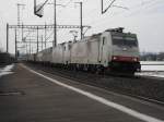 CrossRail Crossrail Br 186 Doppeltraktion mit einem Containerzug am 20.2.10 in Mattstetten.