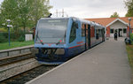 Lyngby-Nærum-Jernbane (LNJ / Nærumbanen): 1998-1999 bekam die LNJ neue Triebwagen, sogenannte RegioSprinter, die von DUEWAG hergestellt worden waren. Die Triebwagen erhielten die Bezeichnung Lm und die Nummern 21 - 25. - Lm 21 wurde schon 1998 nach einem Zusammenstoß mit einem Triebwagen des Typs Ym ausgemustert. - Auf dem Foto hält Lm 25 am 17. Oktober 2000 im Bahnhof Nærum. - Scan von einem Farbnegativ. Film: AGFA HDC 200 plus.