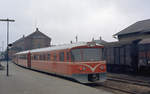 Gribskovbanen (GDS): Ein Triebzug (Ym + Ys + Ym + Ys) hält am 11. Oktober 1970 im Bahnhof Hillerød. - Die Züge der GDS bedienten die Bahnstrecken Hillerød - Kagerup - Tisvildeleje / Gilleleje. - Sowohl die Triebwagen (Ym) als die Steuerwagen (Ys) waren von der Waggonfabrik Uerdingen gebaut worden. Die Ym hatten zwei 180 PS Büssing-Dieselmotoren des Typs U11. - Allmählich bekamen viele dänische Privatbahnen Triebzüge dieses speziell für Dänemark hergestellten Typs. Auf der von den Midtjyske Jernbaner betriebenen Bahnstrecke Vemb - Lemvig - Thyborøn (Lemvigbanen) fahren noch Züge dieses Typs. - Scan eines Farbnegativs. Film: Kodak Kodacolor X.