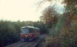 HHGB, Helsingør-Hornbæk-Gilleleje-Banen: Triebwagen Ym 53, 1970 von der Waggonfabrik Uerdingen gebaut, fährt am 20. Oktober 1972 im Wald in der Nähe von Hellebæk.