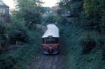 HHGB, Helsingør-Hornbæk-Gilleleje-Banen am 16. Oktober 1974: Ein Triebzug bestehend aus einem Triebwagen (Ym) und einem Steuerwagen (Ys) wird in wenigen Minuten den Haltepunkt Marienlyst (in Helsingør) erreichen.